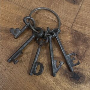 Vintage-Style Farmhouse cast Iron Key Wall Decor